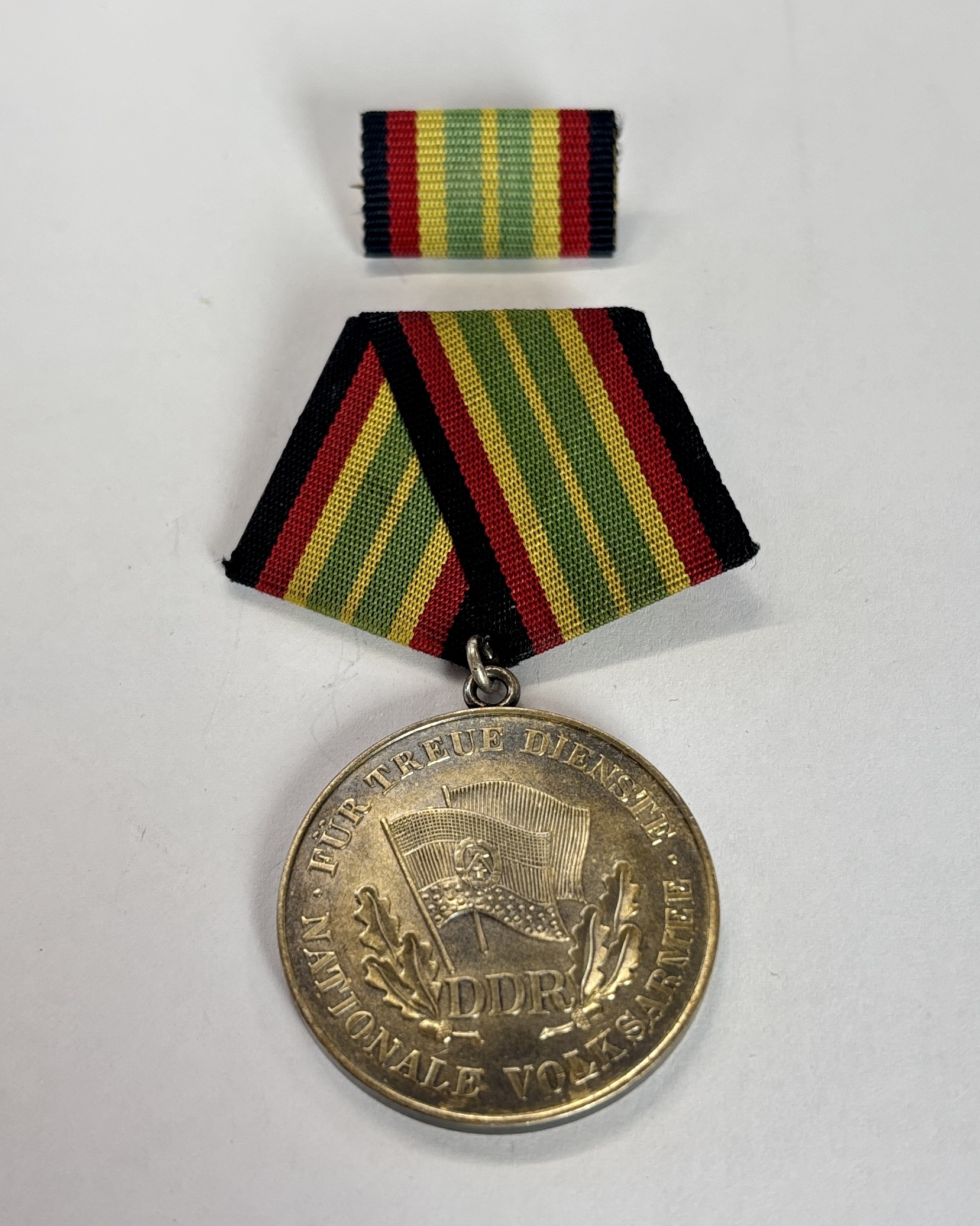 DDR Medaille für treue Dienste in der Nationalen Volksarmee in Gold Punze 7 DDR Medaille für treue Dienste in der Nationalen Volksarmee in Gold Punze 7