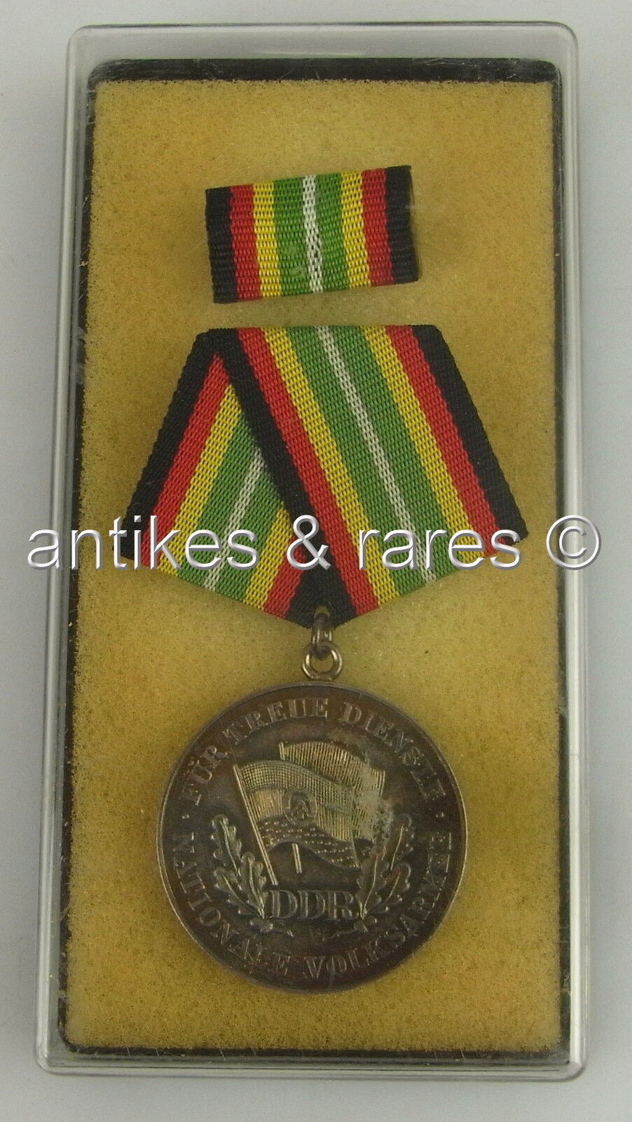 Medaille treue Dienste in der NVA in 900 Ag Silber, Punze 5 vgl. Band I Nr. 150e Medaille treue Dienste in der NVA in 900 Ag Silber, Punze 5 vgl. Band I Nr. 150e