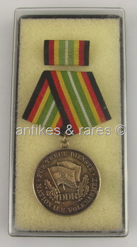Medaille treue Dienste in der NVA in 900 Silber, Punze 6, Band I Nr. 150e Medaille treue Dienste in der NVA in 900 Silber, Punze 6, Band I Nr. 150e
