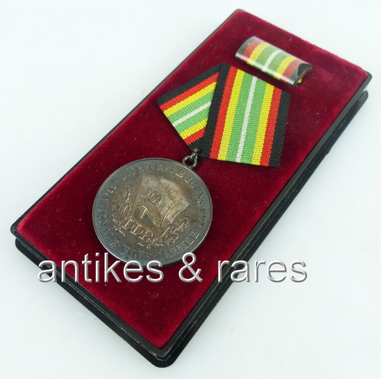 Medaille für treue Dienste in der NVA in 900 Silber Punze 5 Orden766 Medaille für treue Dienste in der NVA in 900 Silber Punze 5 Orden766