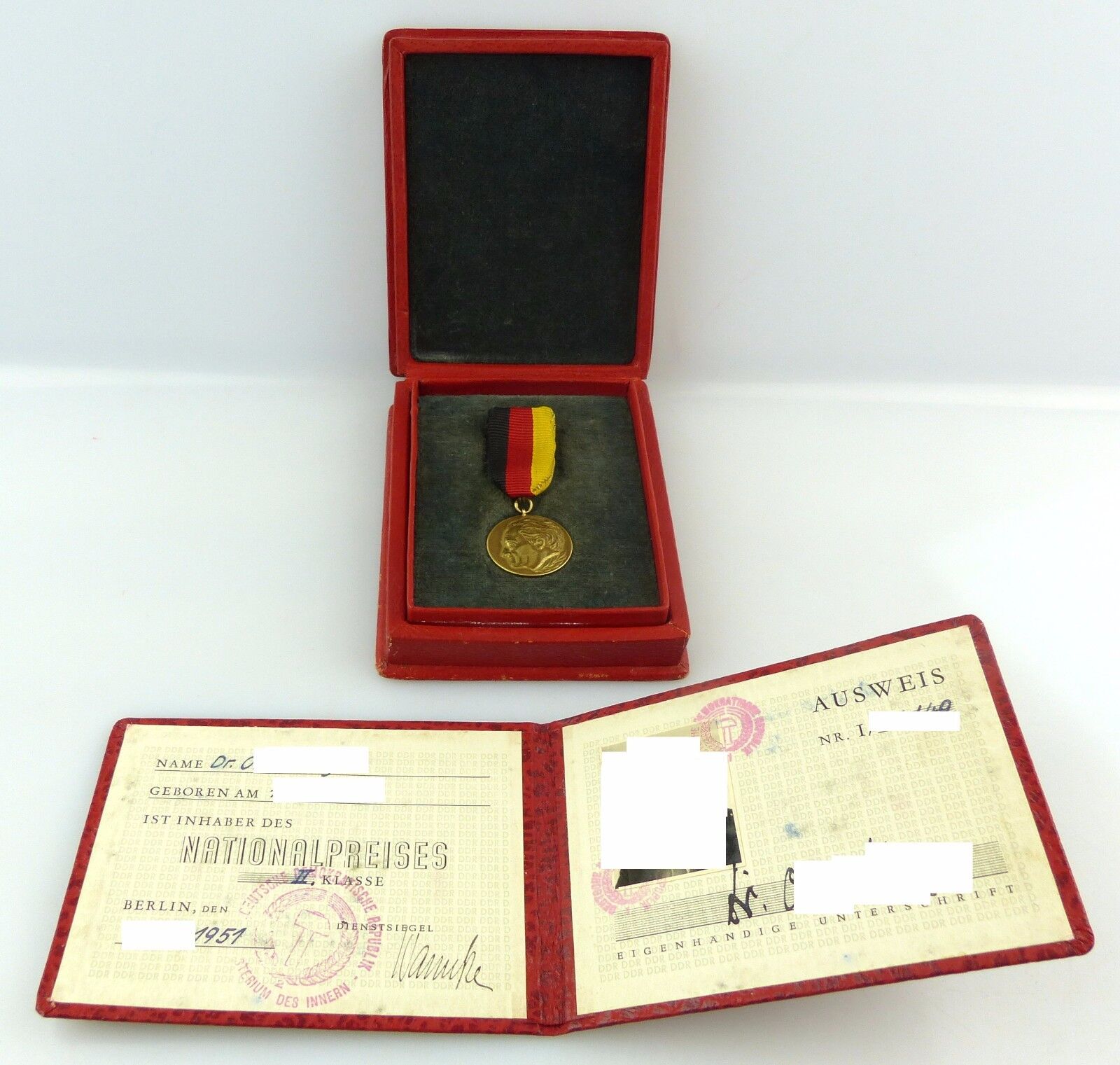 Medaille für treue Dienste in der NVA in Gold aus 900 Ag Silber, Punze 9 Medaille für treue Dienste in der NVA in Gold aus 900 Ag Silber, Punze 9