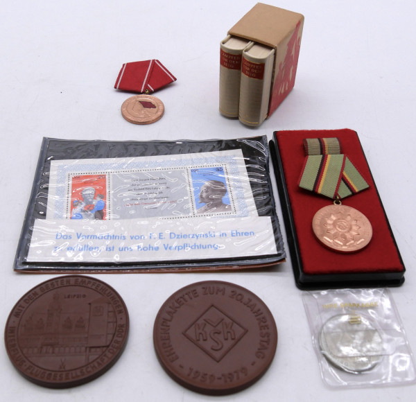 1 Position DDR Orden , Minibücher, Medaillen aus Meissen Siehe Bilder H321