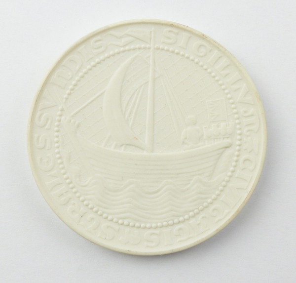 e12139 Meissen Medaille Rathaus zu Stralsund Schiff weiß