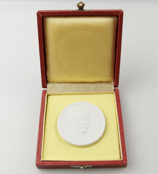 e12251 Meissen Medaille DRK Deutsches Rotes Kreuz Karl Landsteiner DDR