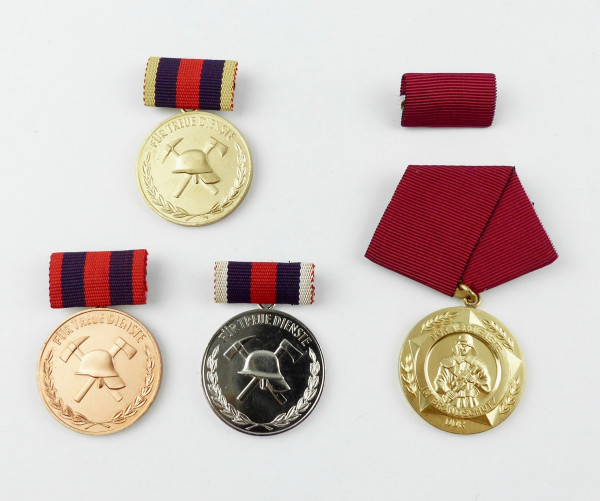 e12131 4 Medaillen für Verdienste und treue Dienste der Feuerwehr DDR