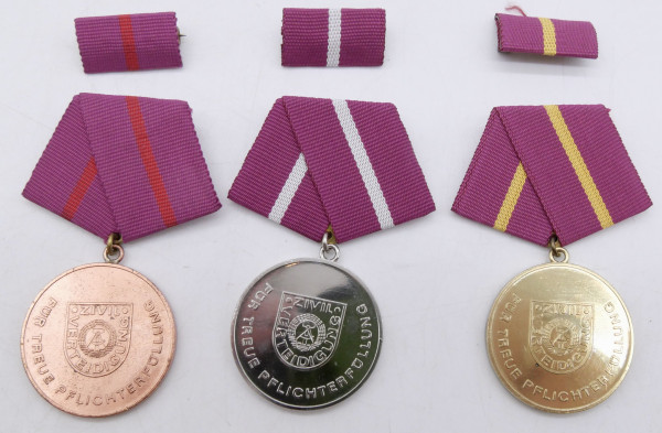 alte DDR Medaillen für Treue Pflichterfüllung in der Zivilverteidigung H348